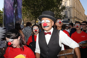 parade du Festival Off d’Avignon 25-3