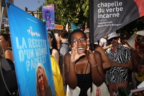 parade du Festival Off d’Avignon 25-18